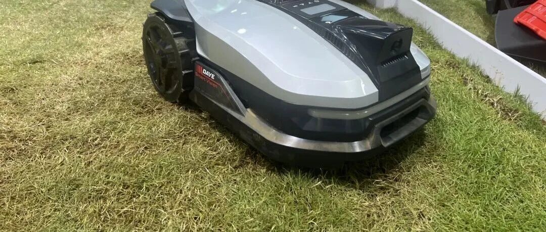 “非常突然”，欧盟动手了！中国割草机器人攻占欧美家庭后花园，业内人士：中企弯道超车，欧盟老牌企业受到冲击