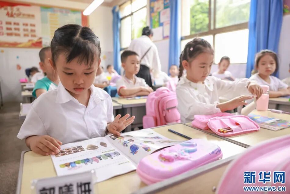 光明日报关注“小学没毕业初二课程已学完”：超前学真无解？