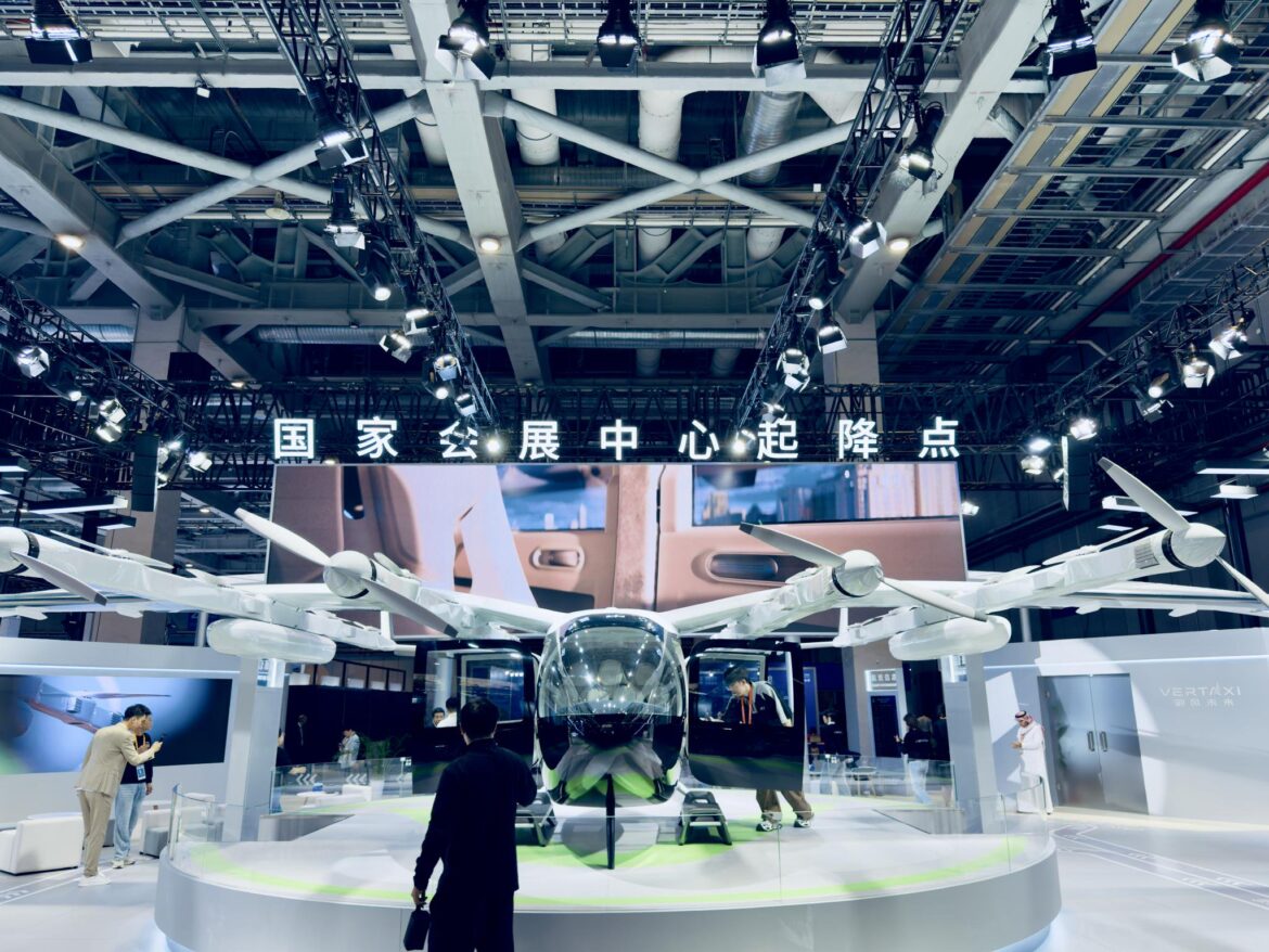 多架eVTOL飞进“四叶草”  低空经济万亿蓝海蓄势待发
