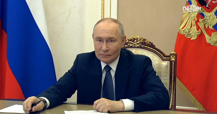 普京线上出席“斯大林格勒”号核动力破冰船龙骨铺设仪式