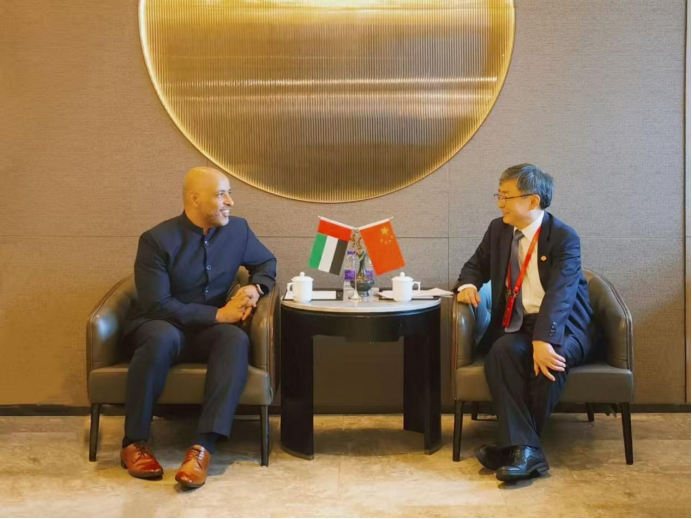 校领导会见阿联酋哈利法大学校长一行