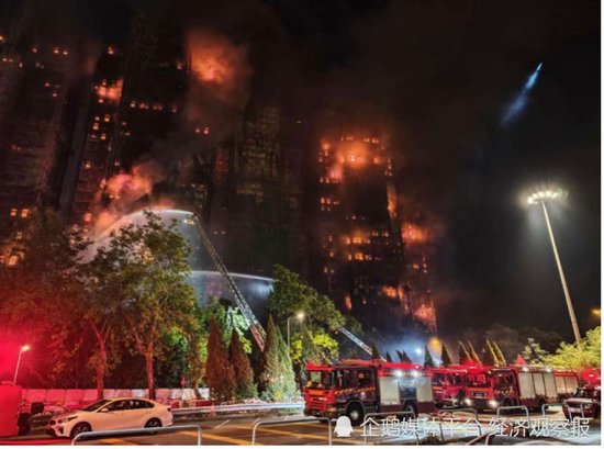 记者直击：香港大埔大火已造成44人遇难，有老者称“住了几十年，没见过这么大的火”