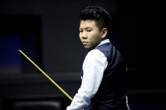 周跃龙晋级斯诺克英锦赛资格赛第四轮，傅家俊因健康原因退赛