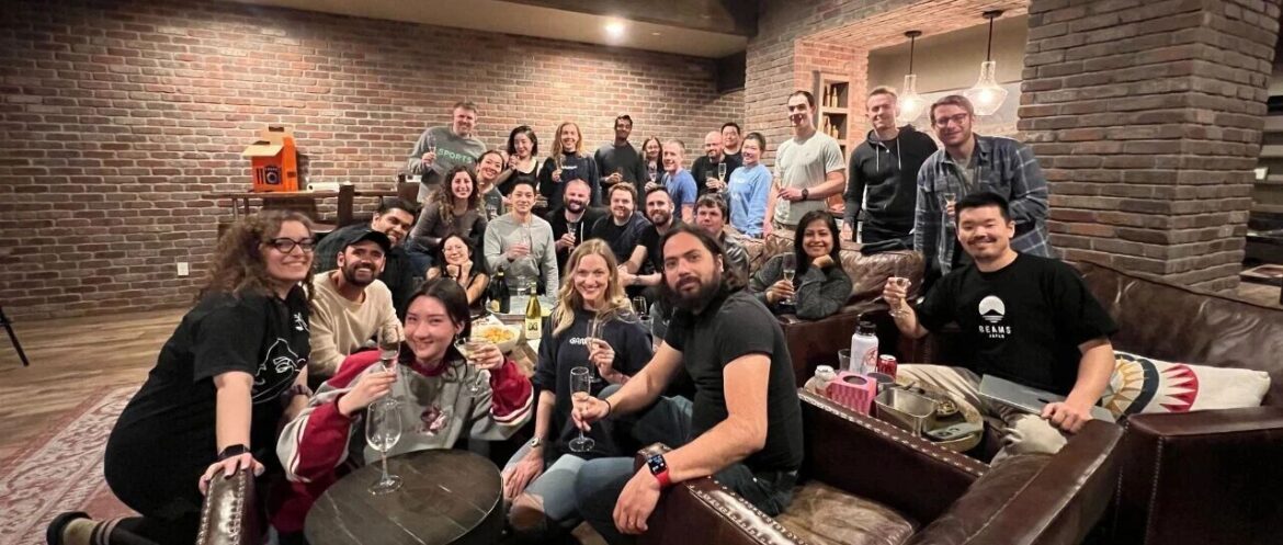 52个人用AI做PPT，年赚7个亿