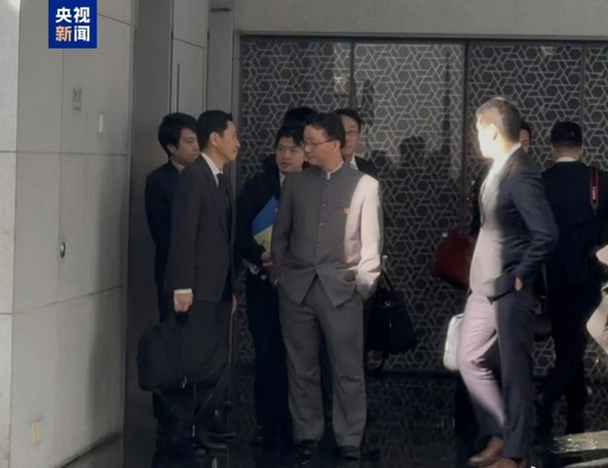 插裤兜，非常罕见的送别动作！日方接受吗？