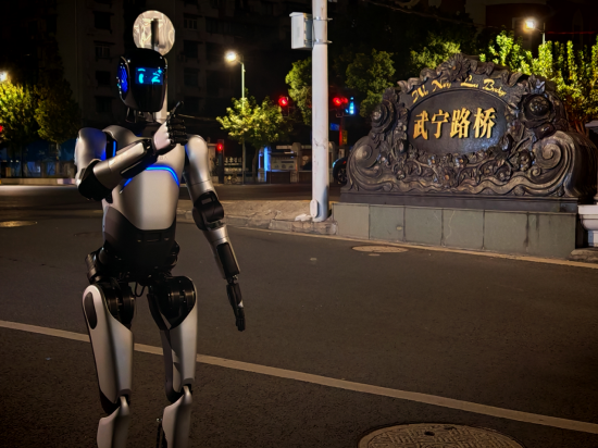 智元远征A2摘吉尼斯纪录，王闯：为大规模商用奠定了基础