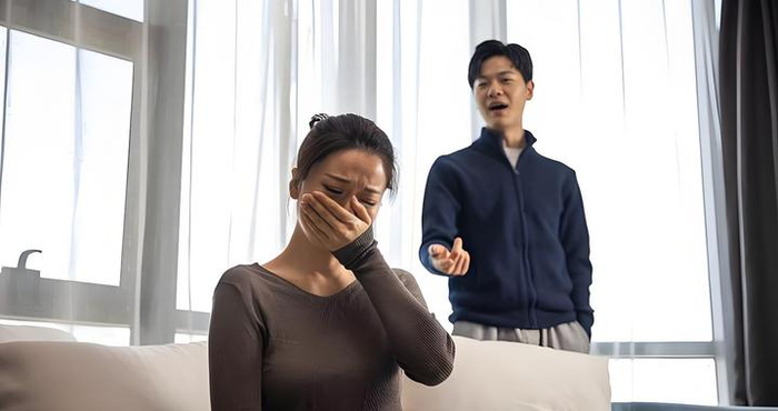 不要和总打压你的男人讲道理，你不会得到什么共鸣，只会得到屈从