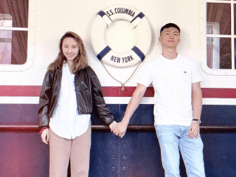 何超云看演唱会新男友相伴，两人合照曝光