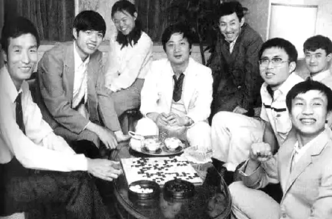 江湖重聚告别聂卫平：大闹一场 悄然离去