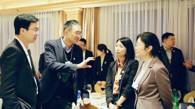 共话全球经济破局之道，热议AI发展趋势，重磅嘉宾齐聚腾讯财经达沃斯愿景晚宴