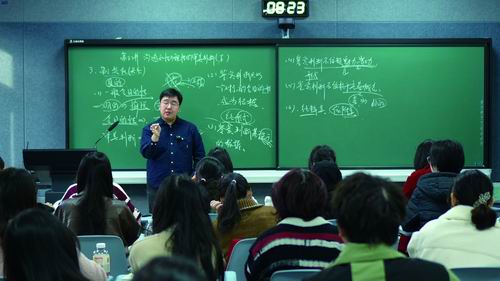 一个“反PPT主义者”决定上一门“十年不重复”的理论课