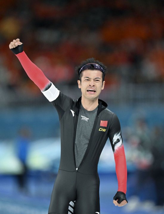 宁忠岩勇夺米兰冬奥会速度滑冰男子1500米金牌