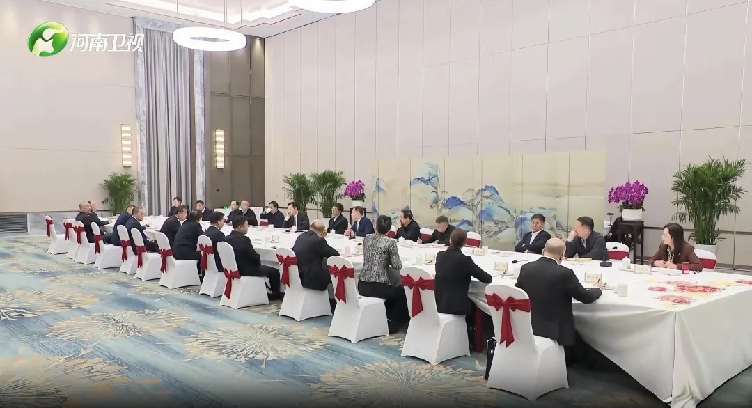连续两年正月初五，河南省委书记、省长与民营企业家餐叙，“全网最爱发钱老板” 崔培军、蜜雪冰城创始人、卫龙董事长都来了
