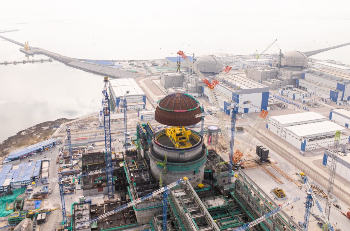 “华龙一号”漳州核电3号机组内穹顶吊装成功