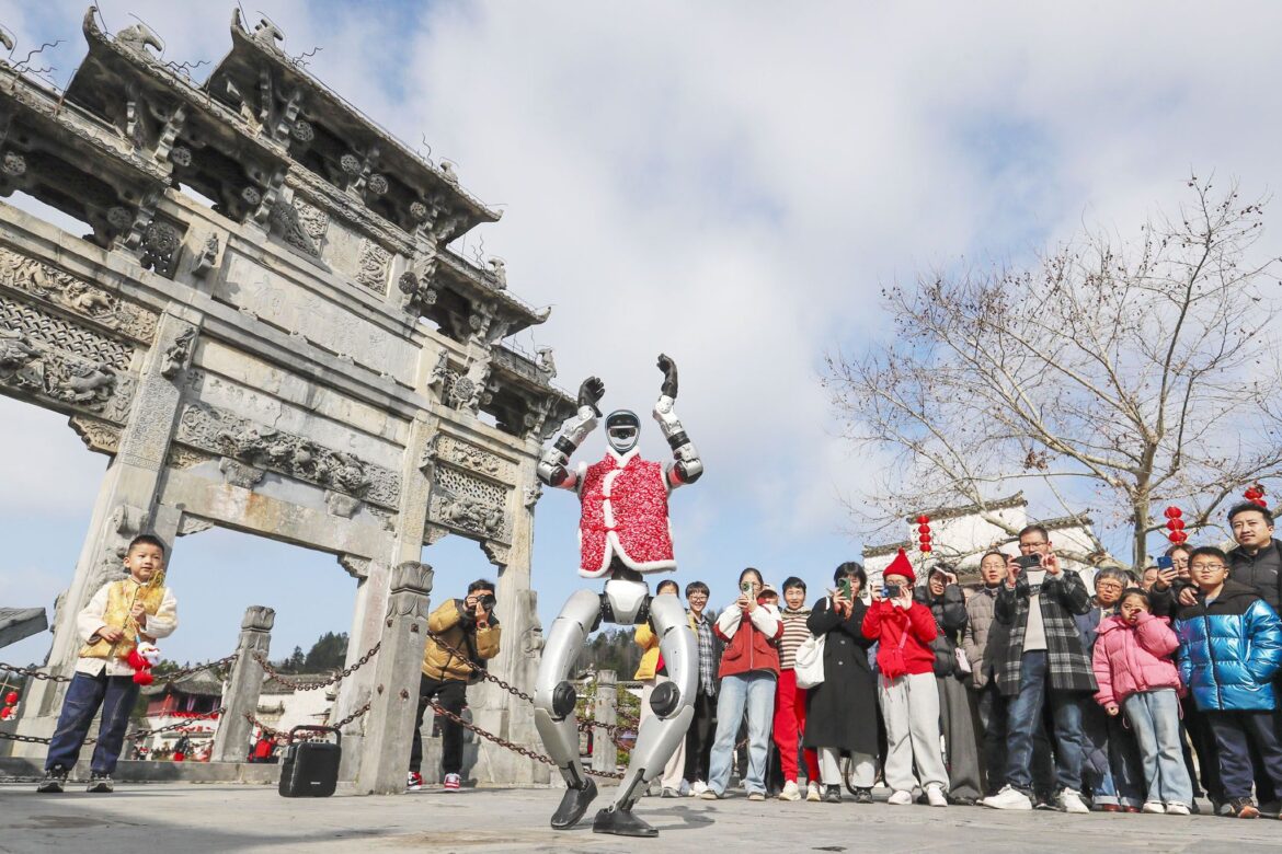 新春走基层｜机器人租赁增长超六成　科技解锁“新”年味