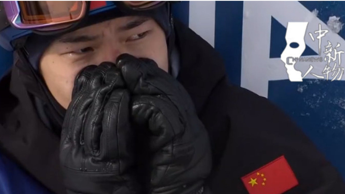 笑着起飞的苏翊鸣，落地后哭了