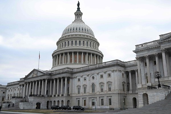 美国会众议院否决一项限制美总统发动军事行动权限的决议