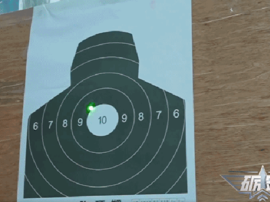 视频丨传说中的武器来了！最新一代电磁枪威力巨大，近距离看→