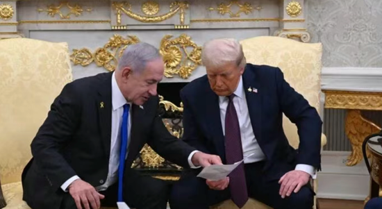 美以打击伊朗决策内幕曝光：内塔尼亚胡极力游说，美方连夜拆解其计划！霍尔木兹海峡传来新消息：超级油轮可能要付200万美元通行费